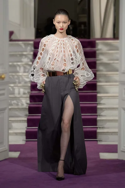 Look 18